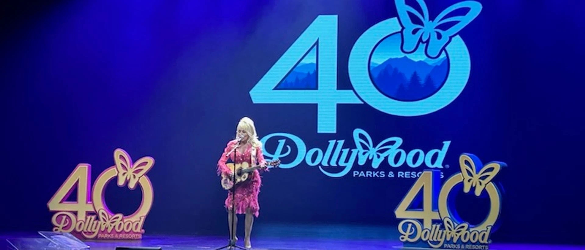 Dollywood Kicks Off 40th Season With Surprise Appearance By Dolly Parton In The Smokies